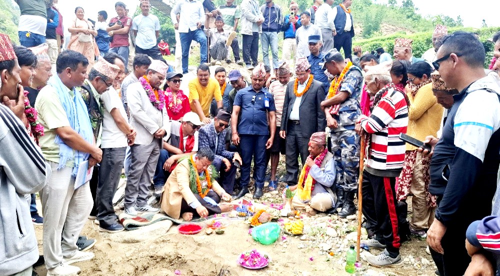 खोटाङको दिखुवा खोलामा मोटरेबल पुल बन्ने