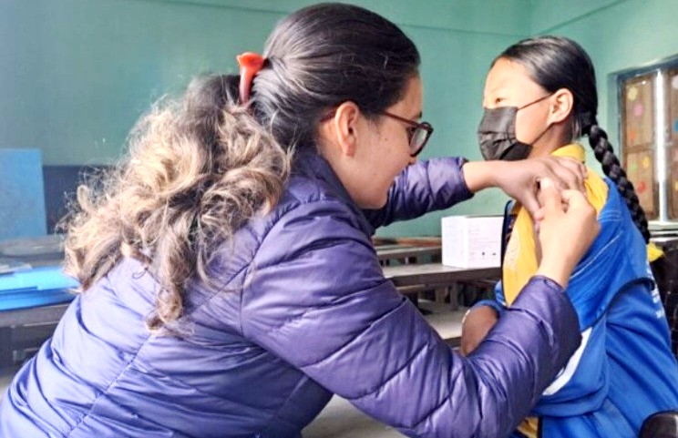 एचपिभी खोप सुरुः पहिलो दिन ४ हजार छात्रालाई लगाइयो 