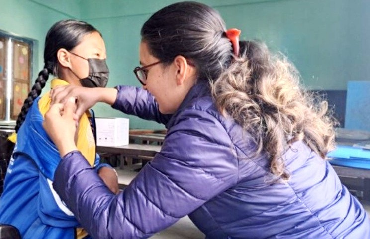 उदयपुरमा २ दिनमा ६,८७१ छात्रालाई ‘एचपिभी खोप’ 