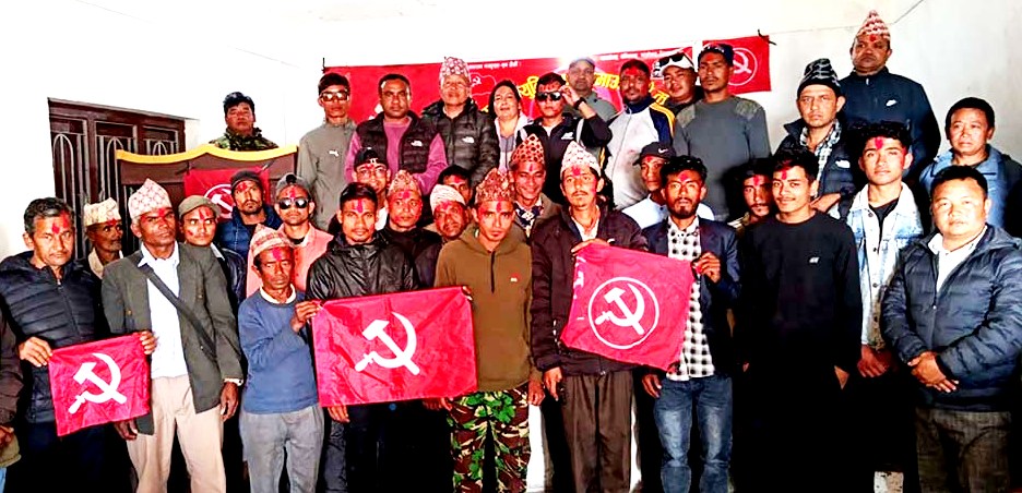 खोटेहाङका घण्टीवालाहरु माओबादीको रातो घरमा 