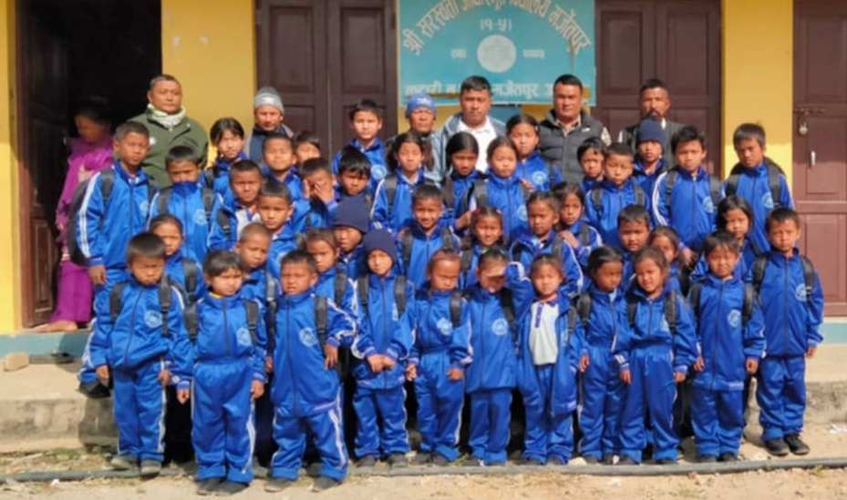 सामूदायिक वन समूहद्वारा न्यानो कपडा र विद्युत जोड्ने मिटरबक्स