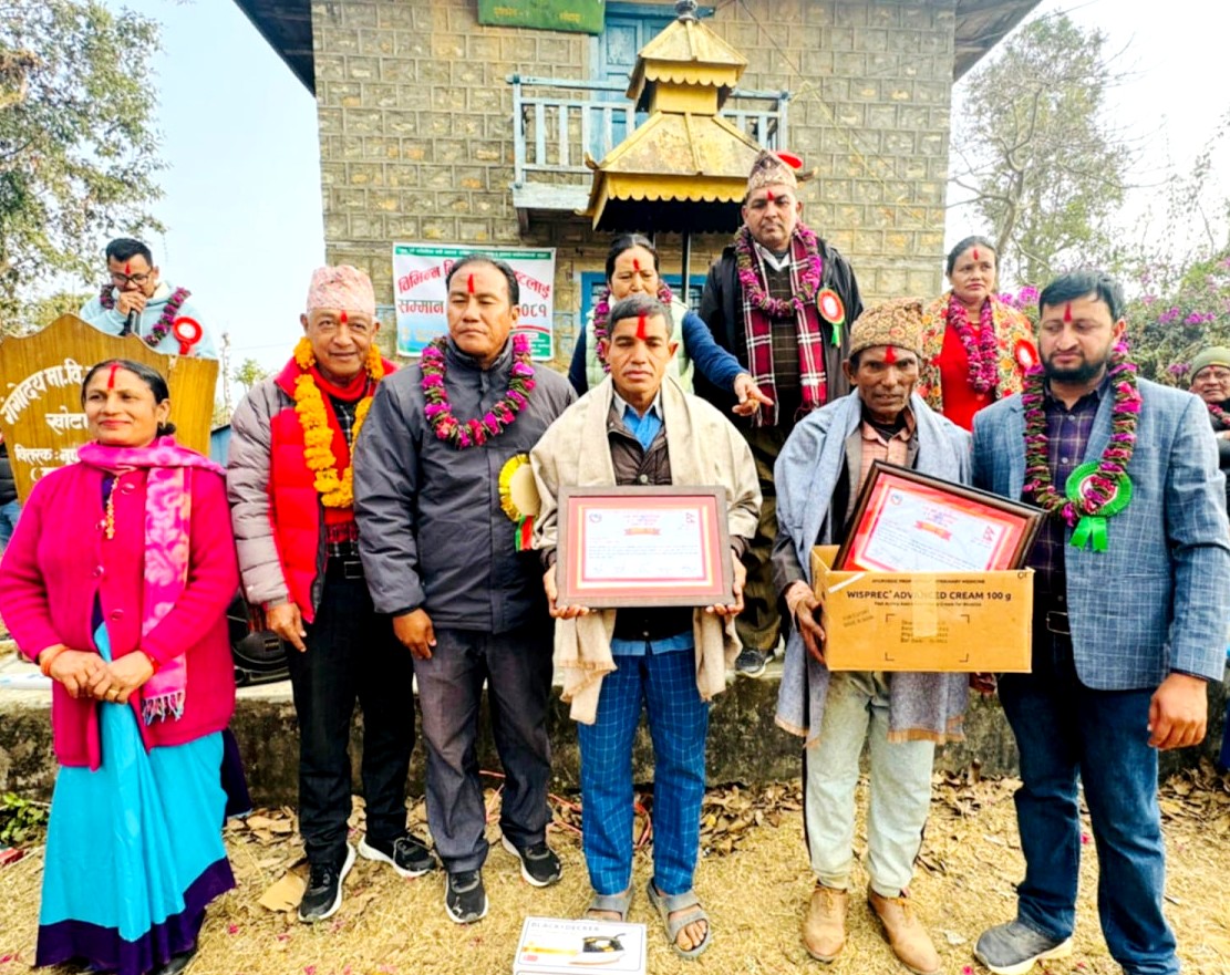 दुवेकोलका महिला स्वास्थ्य स्वयंसेविकासहित विभिन्न पेशाकर्मीलाई सम्मान 