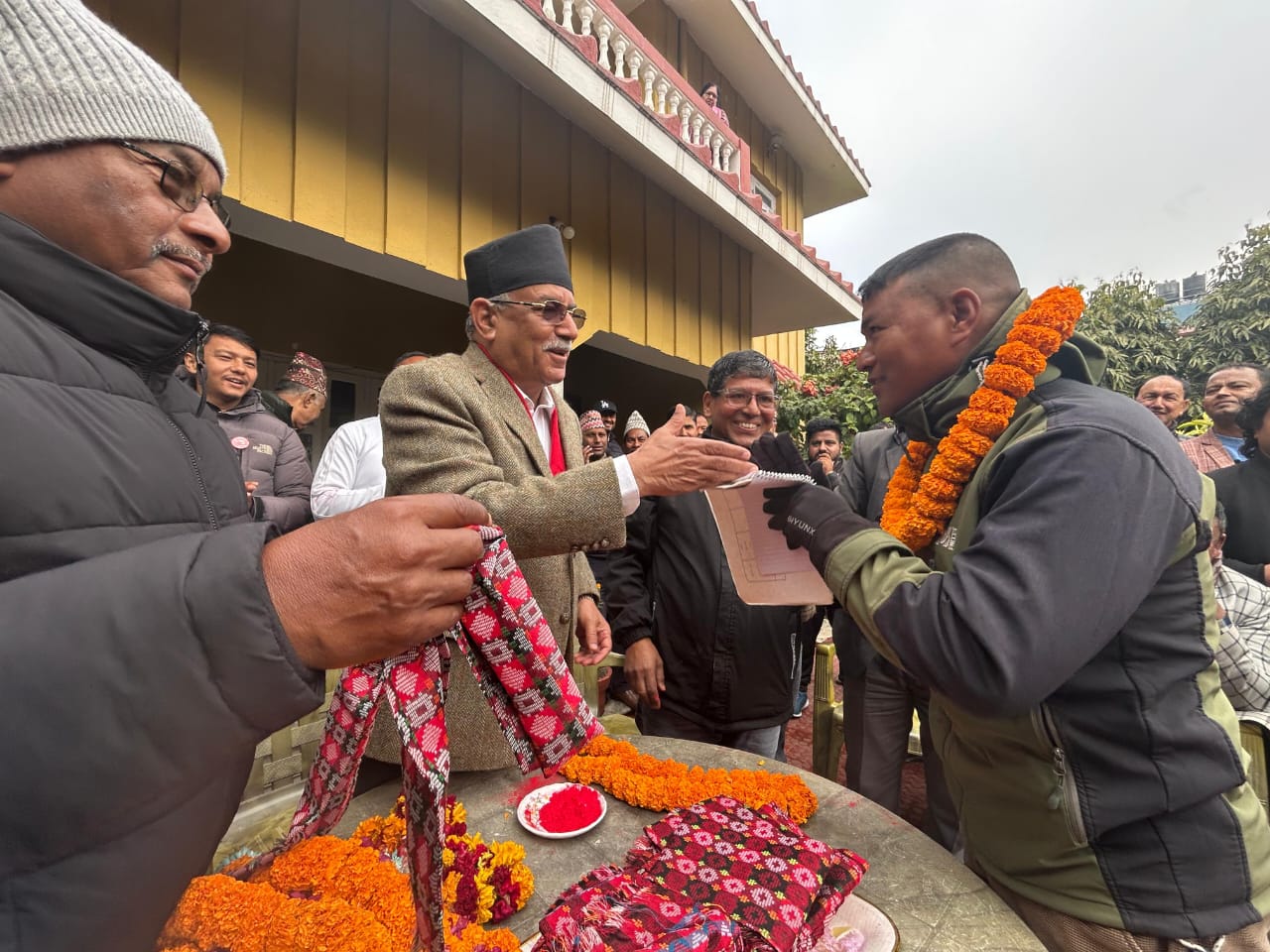 एमाले, काँग्रेस र राप्रपा छाडी माओबादी प्रवेश