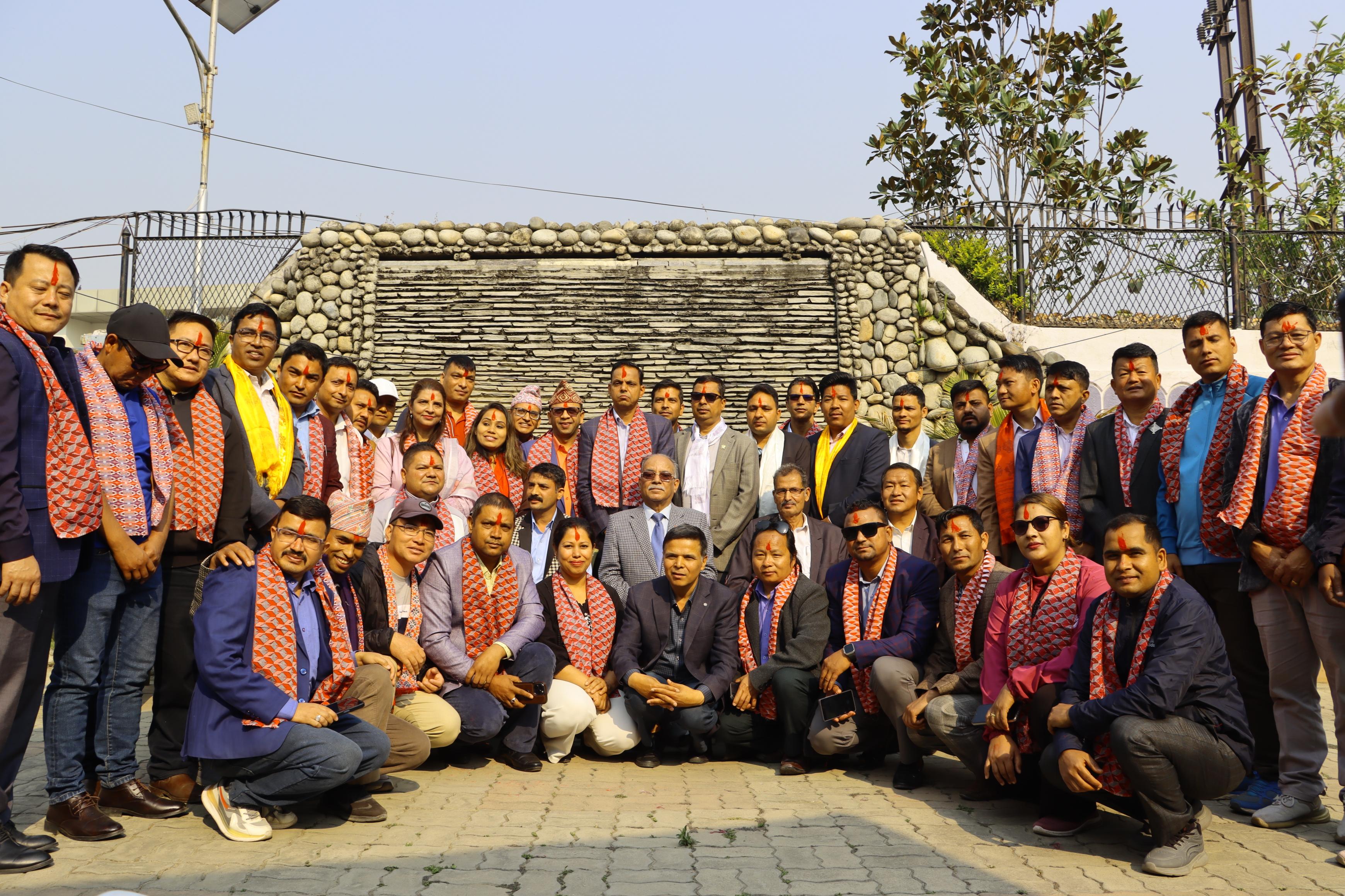 प्रेस सेन्टर केन्द्रीय समितिलाई प्रचण्डको बधाई